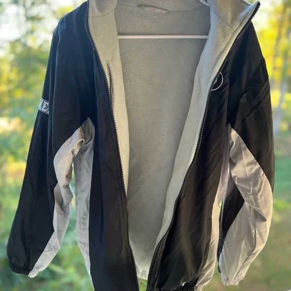 Youth (18/20) XL PHILADELPHIA FLYERS Black and Gray Jacket - Picture 2 of 7